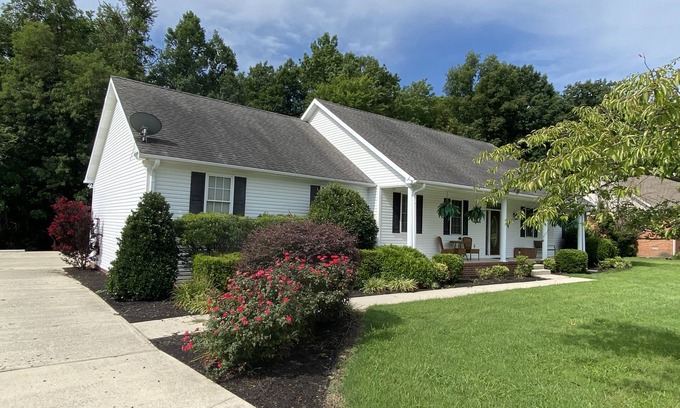 Dowelltown Casa | Center Hill Lake, family/pet friendly home on nearly 2 acres, sleeps 12-14