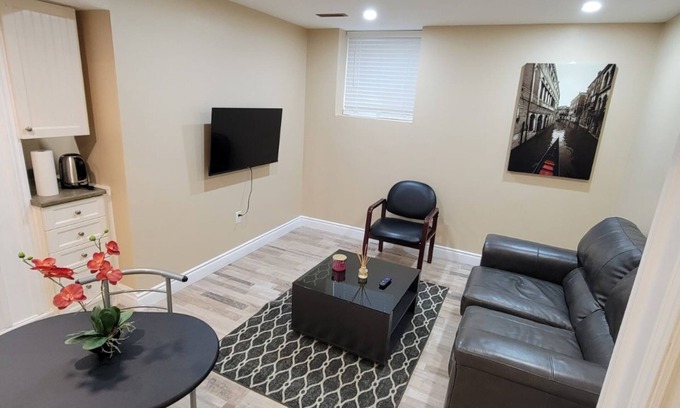 Barrie Apartamento | Center of Barrie city, 5.3km to Barrie lake and 5minutes to 400.2 guest allowed