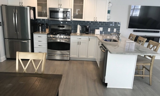 Margate City Condominio | Center of Margate. A five minute walk to beach and main street restaurants.