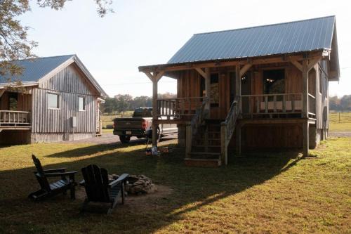 Smithville Casa | CenterHillLakeCreeksideCouplesTinyCabin 2