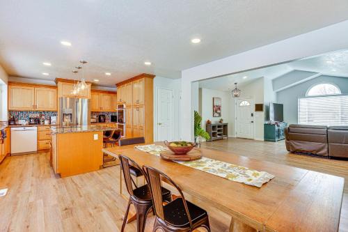 Centerville Casa | Centerville Family Home with Yard Less Than 6 Mi to Lagoon!