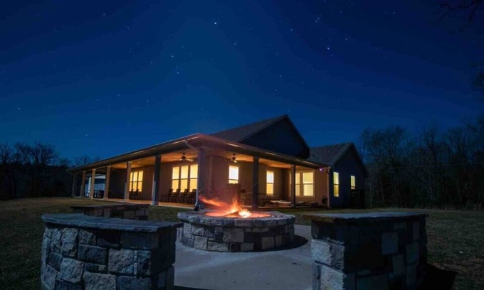Centerville Casa | Centerville Retreat 🦌 Weddings♥️ ATV Trails 🐟 Private Lake