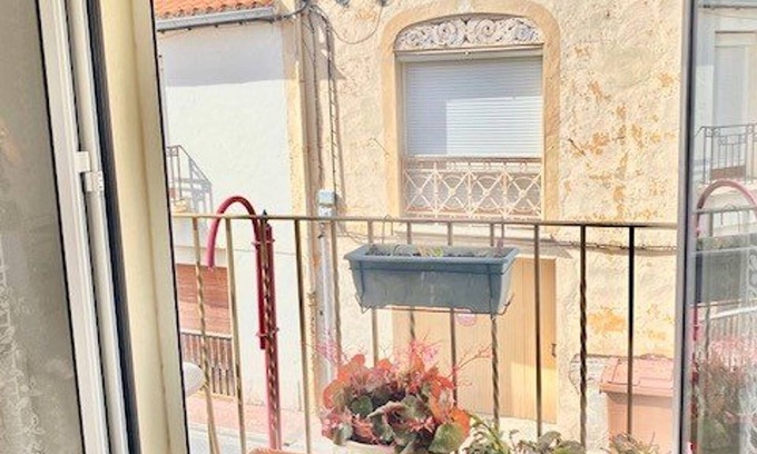 Amelie-les-Bains-Palalda Apartamento | Apartamento F2 céntrico con parking y balcones