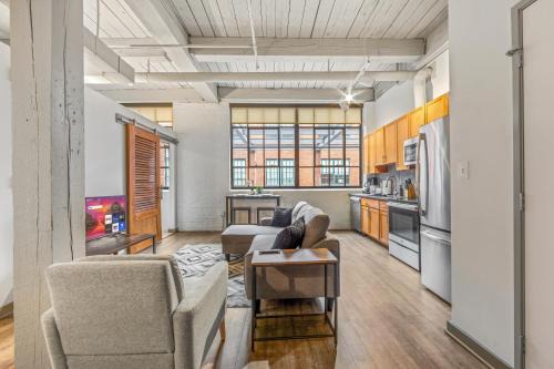 Downtown Cleveland Apartamento | Central 1 BD Loft l Downtown l Parking l Sofa Bed