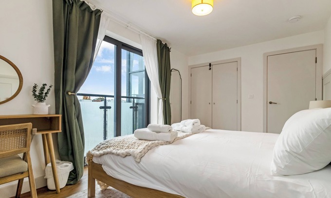 Cheltenham Apartamento | Central 1BD Free Underground Parking