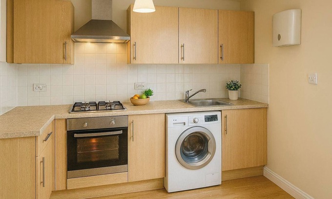 Newham Apartamento | Central 2-Bed House - Sleeps 3 & Garden