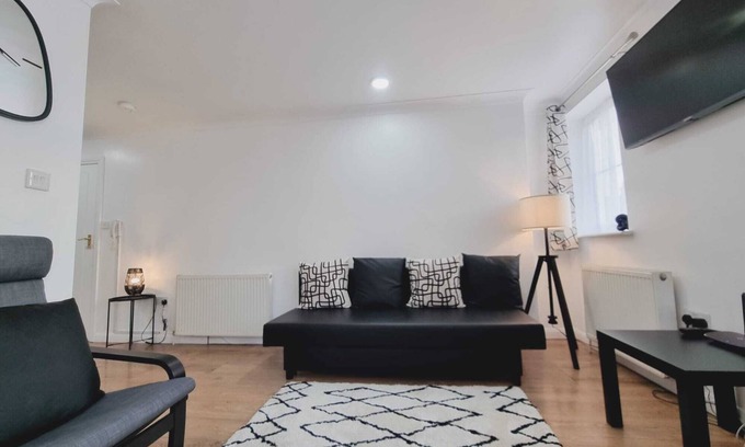 Watford Apartamento | Central 2Bedroom/1Bathroom Flat w/ FREE WiFi and Parking