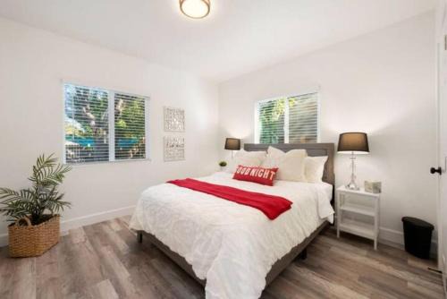 Southeastern Sacramento Casa | Central 2BR 1BA & Arcade Crib in the heart of Sac