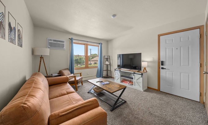 Sioux Falls Apartamento | Central 2BR w/1G Wi-Fi + Workspace