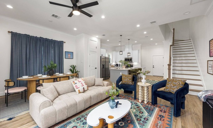 Greater Third Ward Casa | Central 4bd: Outdoor Movie - Ping Pong - BBQ