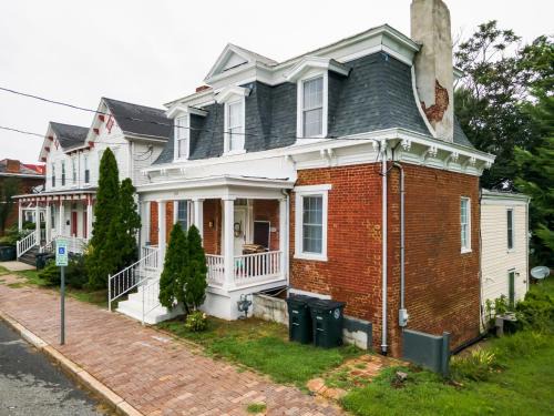 Lynchburg Casa | Central 4BR Historic Gem Near Colleges
