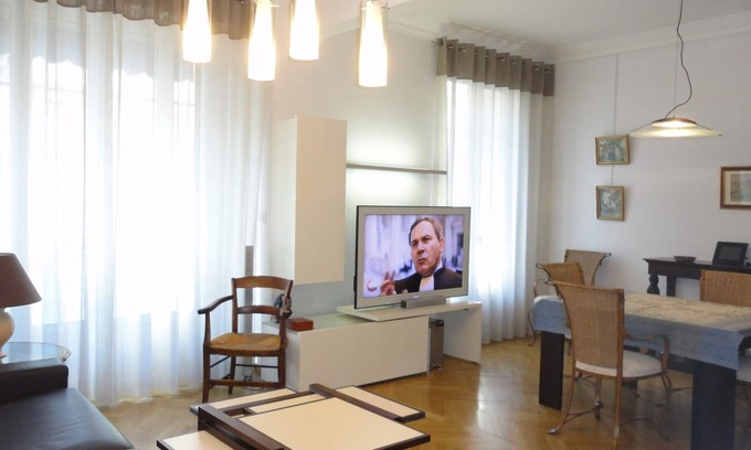 Thiers Apartamento | Central, 72 m2 con aire acondicionado, cómodo, estacionamiento - Ideal pareja o familia (4P)
