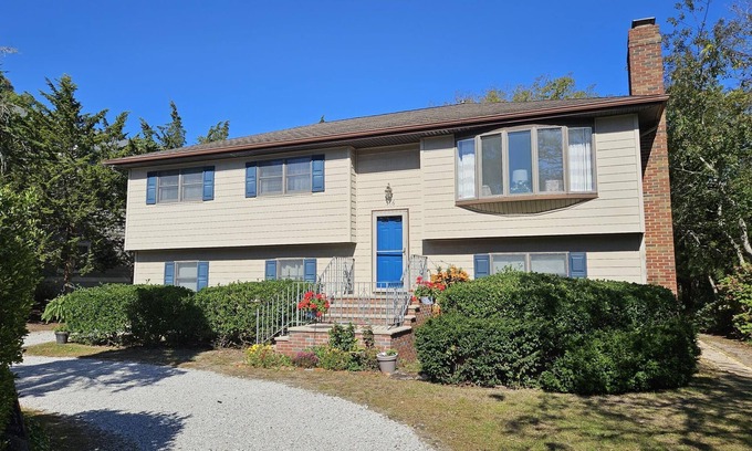 Cape May Point Condominio | Recientemente remodelado! Segundo piso a menos de 2 cuadras de la playa en Cape May Point