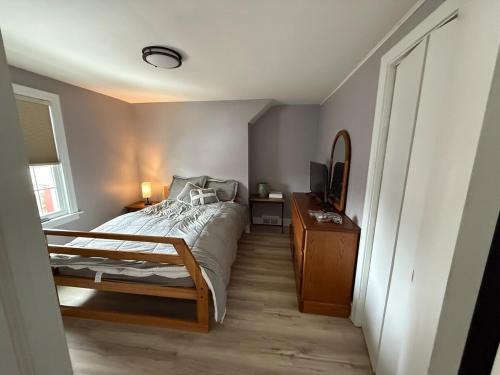Almont Apartamento | Central air, 5 minutes to Canada