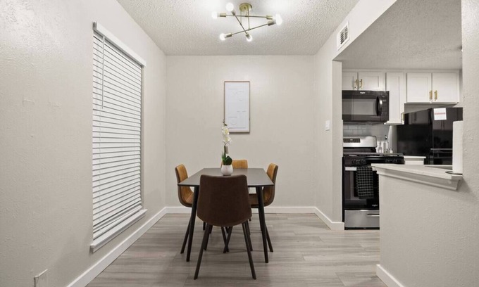 Hyde Park Apartamento | Central and Cozy condo close to Downtown and University