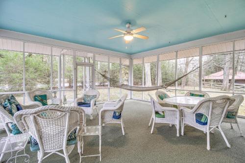 Saint Andrews Casa | Central and Ornate Sewanee Home with Screened-In Porch