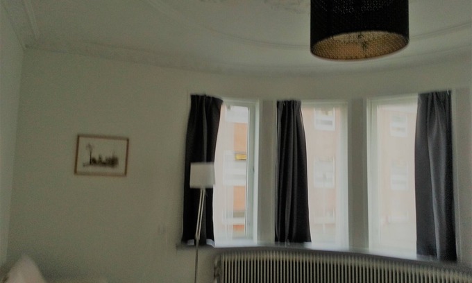 Kolding Apartamento | Central Apartment adj Train Station. Fully furnished fully equipped.