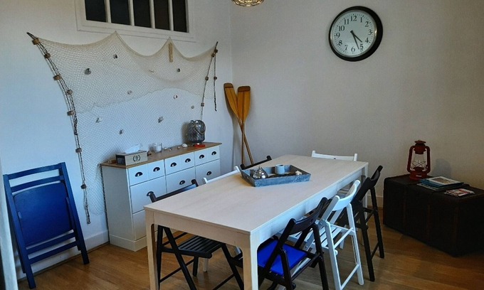 Hendaye Apartamento | Apartamento céntrico y luminoso en Hendaya, cerca de la estación, Wifi y decoración cuidada