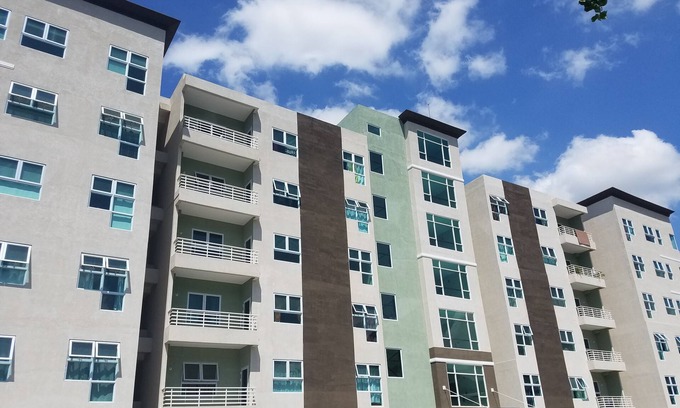 New Kingston Apartamento | Central apartment Located across from the National Stadium with Gym & Tennis Crt