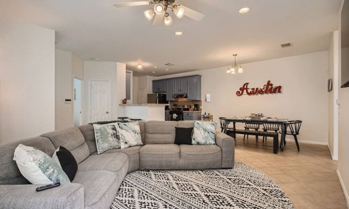 North Loop Casa | Central Austin 3/2 Townhome! Mins to FC stadium SXSW Top Spots!