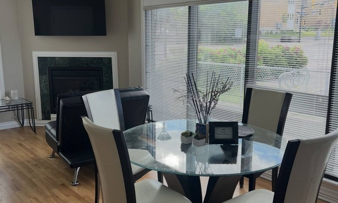 Glebe Apartamento | Central Canal Sunny Studio Private entry, Private parking, Deck