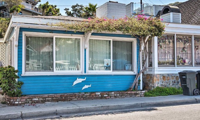 Avalon Casa | Central Catalina Cottage Walk to Ferry and Eateries