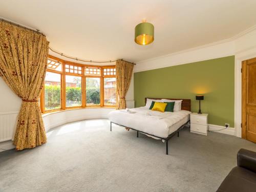 Caversham Apartamento | Central Caversham Traditional English House Pass the Keys