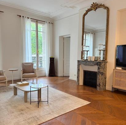 Faubourg-du-Roule Apartamento | Central Champs Élysée - High Luxury 2 Bedroom Apartment