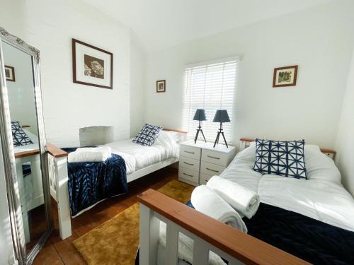 Cheltenham Casa | Central Cheltenham House - By Suitely