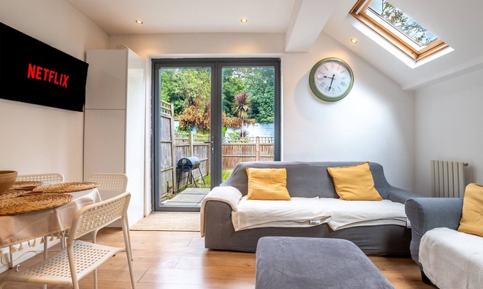 Turnham Green Casa | Central Chiswick 3Bed - Garden, WiFi & Tube Links