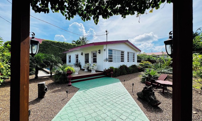 Ciudad de Belice Casa | Central City “Haven” Private Flat & Pool