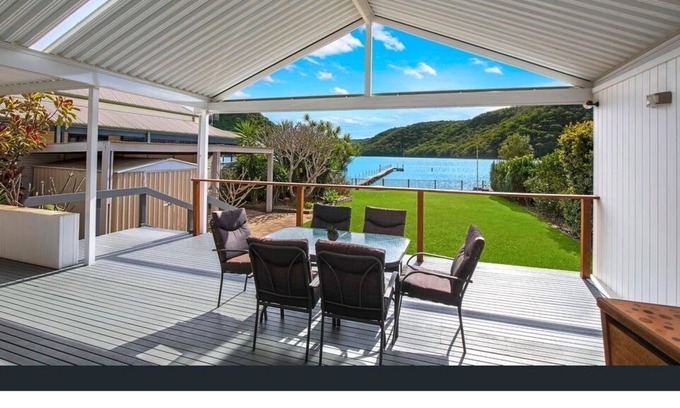 Woy Woy Bay Casa | Central Coast Absolute Waterfront Cottage with Private Jetty