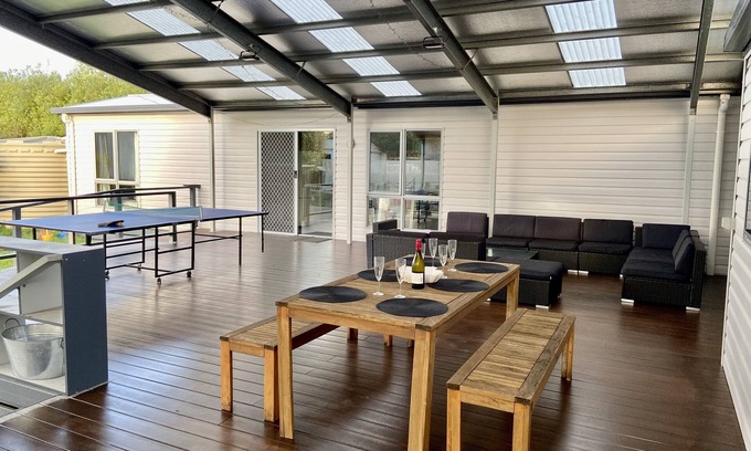 Portarlington Casa | Central convenience for groups and families - Portarlington entertainer!
