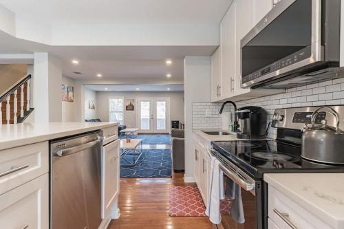 Columbia Heights Casa | Central Convenient Home with Free Parking #DCottage