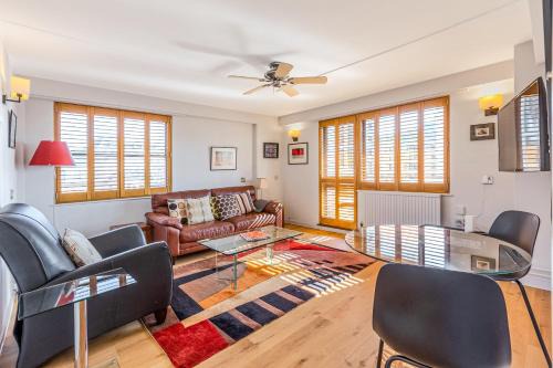 Holborn and Covent Garden Apartamento | Central Covent Garden 1BR Flat with Balcony