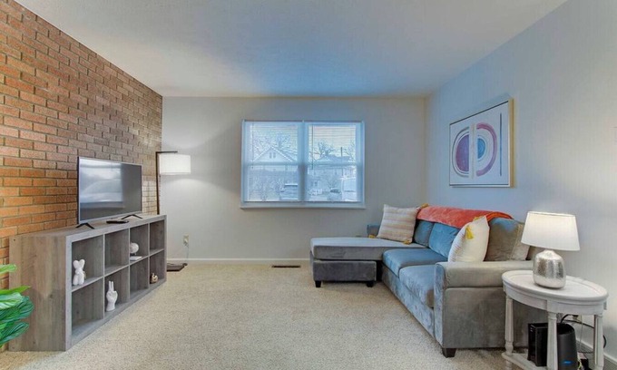 North Canton Apartamento | Central & Cozy 1BR near Hall of Fame/Airport