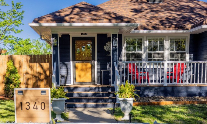Casper Cabaña | Central Cozy Cottage! Spacious entertaining area, gameroom, and cornhole arena!
