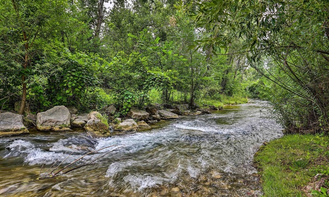 Spearfish Apartamento | Central Creekfront Spearfish Apt by City Park