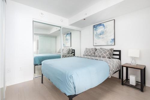Bay Cloverhill Apartamento | Central Downtown 1 and Den w 3 beds Sleeps 4 by UofT