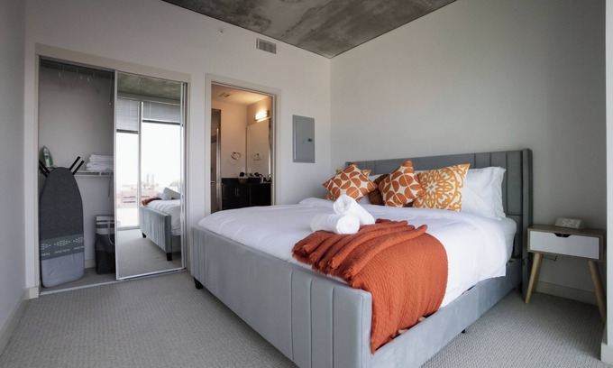 Downtown Apartamento | Central Downtown Raleigh Luxury High-Rise Condo