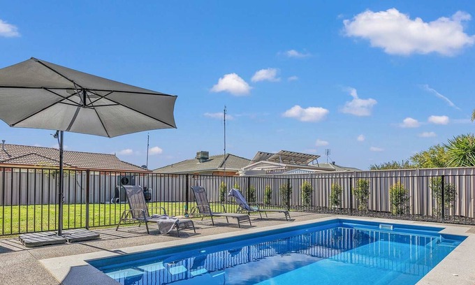 Echuca Casa | Central Echuca Escape | Heated Pool | 3 BDR