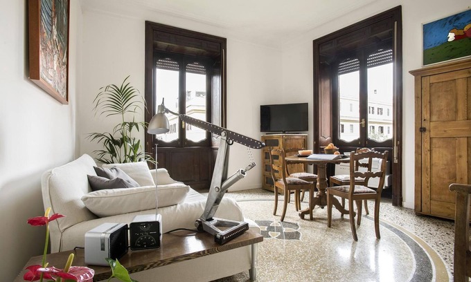 Flaminio Casa | Apartamento céntrico y elegante totalmente amueblado en un edificio señorial.