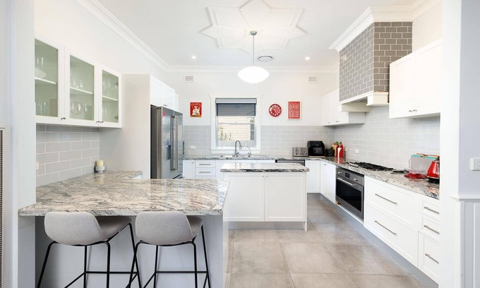 Wodonga Casa | Central Entertainer's Paradise - Stunning three bedroom classic in the heart of Wodonga