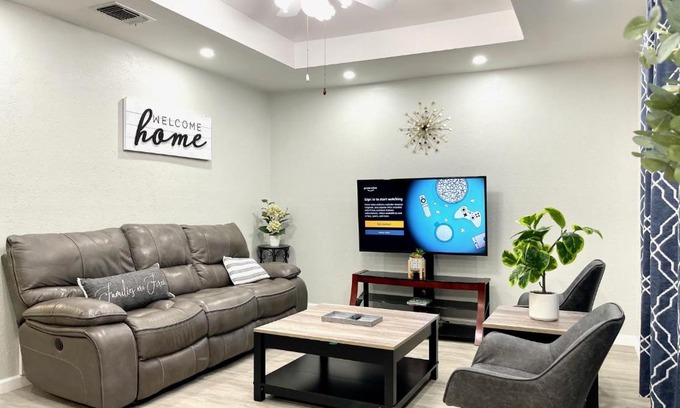 Frisco Casa | Central Frisco - renovated nice & cozy unit 3 bed & 2 bath - free wifi & parking