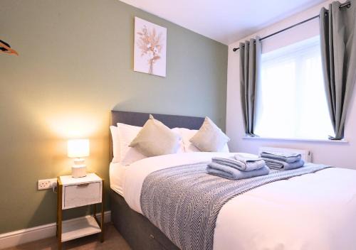 Stafford Casa | Central Getaway House with Parking, Garden, Wi-Fi