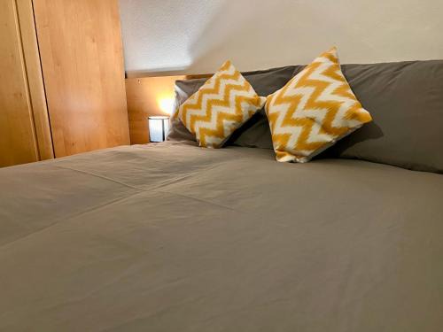 Halifax Apartamento | Central Halifax Work & Retreat Base - Two bedroom house - sleeps up to 4 - free parking and internet