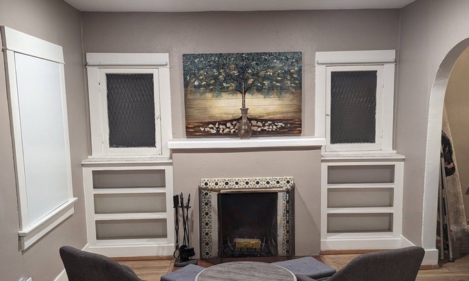 Blenman-Elm Casa | Central Historic Charmer