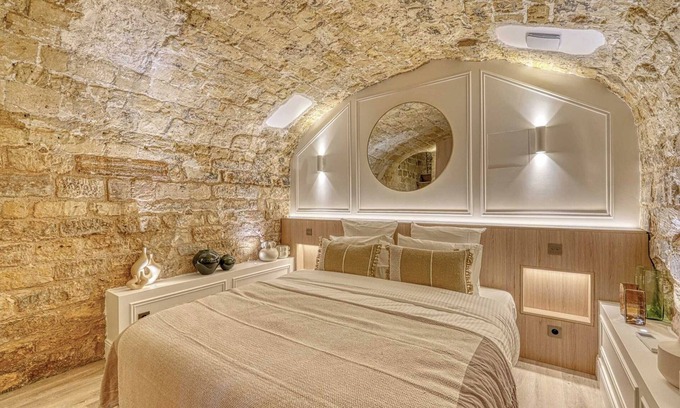 Vivienne Apartamento | Central Historic Loft by Architect, Near Louvre