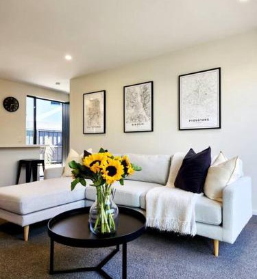 Spreydon Apartamento | Central Home with Internal Garage - Close to CBD!