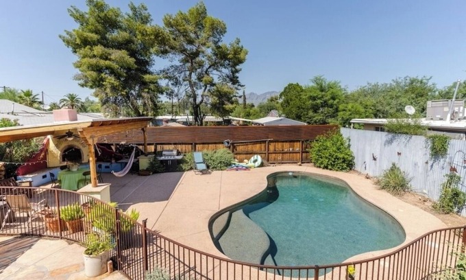 Palo Verde Casa | Central house located by university of Arizona with pool and hot tub